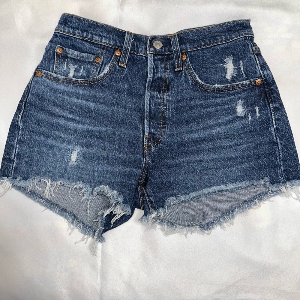 Levi’s 501 button-fly shorts.‎ Size small / 27 raw hem